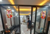 Cần bán nhanh nhà 3 tầng, 30m2 tại Khương Trung, Thanh Xuân, giá 3.5 tỷ, chính chủ, tiện kinh doanh.